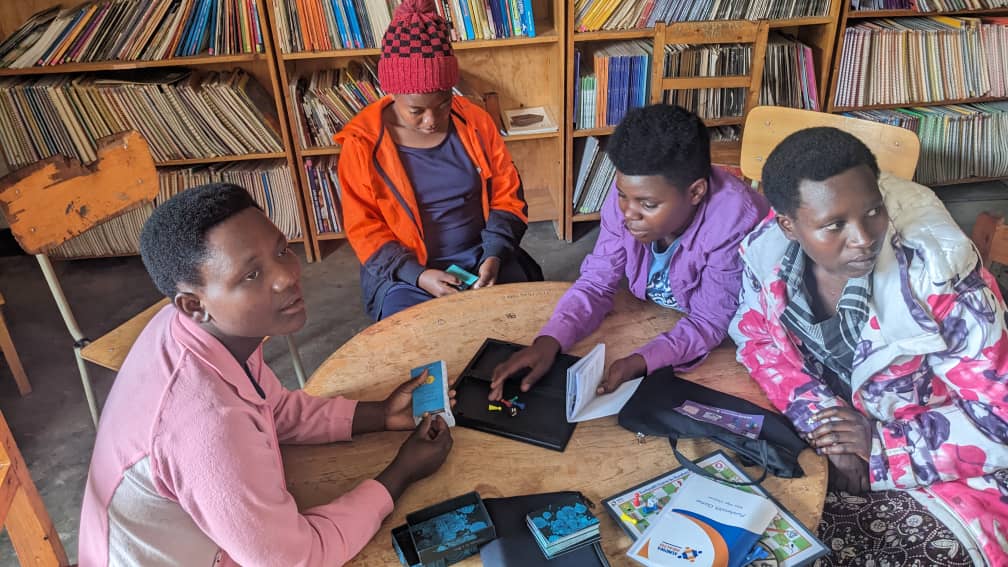 Uyu munsi mu kigo cy'urubyiruko cya <a href="/Nyamagabe/">Nyamagabe District</a> twakiriye abashyitsi baturutse muri <a href="/Imbuto/">Imbuto Foundation</a> muri gahunda yo kurinda urubyiruko ibabazo by'ubuzima bwo mumutwe, kwirinda ibiyobyabwenge ndetse no kongera ubusabane hagati yabo ndetse batanze n'ibikoresho byo gukina imikino itandukanye