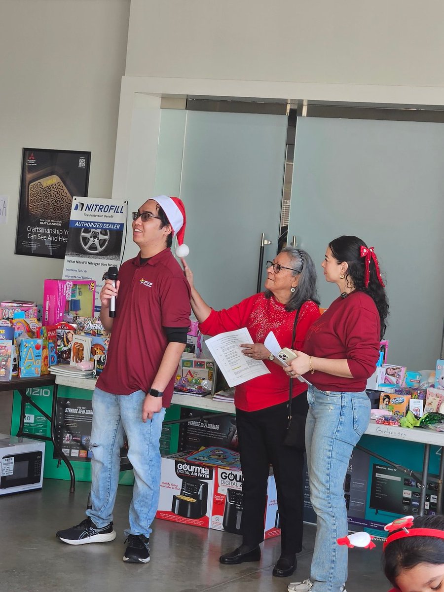 MLewishoy's tweet image. Wow! Our pioneers &amp;amp; their families were thankful for a weekend of giving &amp;amp; sharing from Ms. Gutierrez  &amp;amp; her sponsors @ the North Houston Mitsubishi Adopt a family event. 
@HoylandES 
@SpringISD 
@SpringISD_FACE
