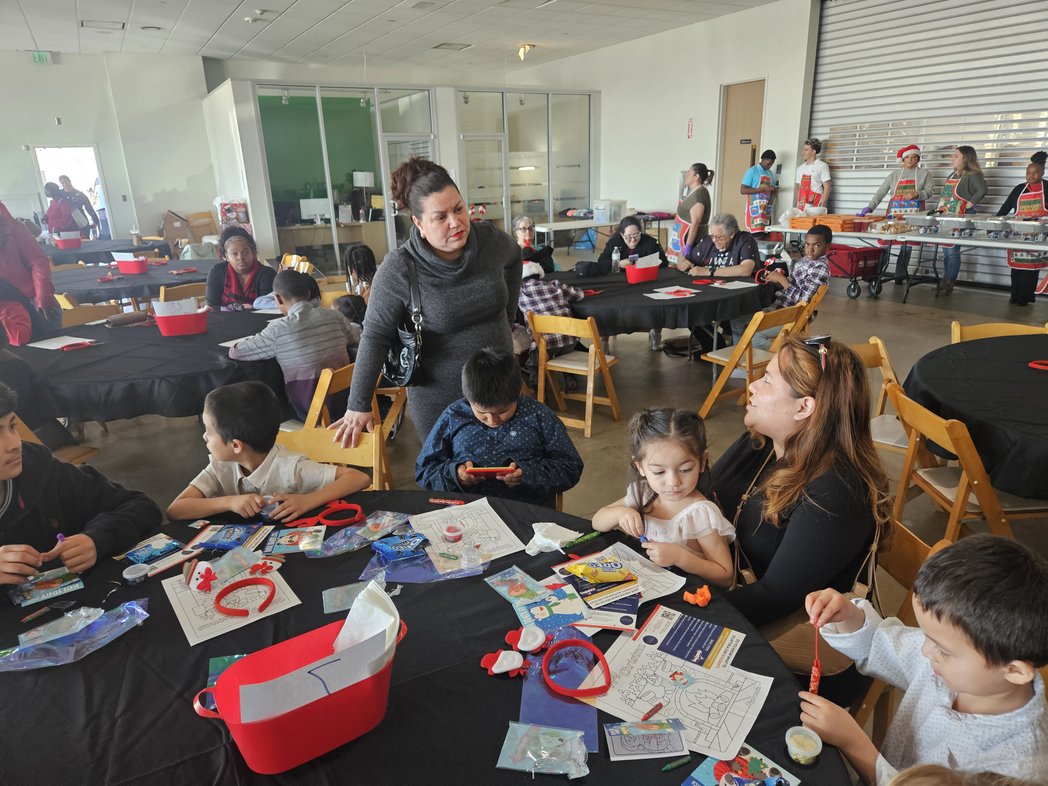 MLewishoy's tweet image. Wow! Our pioneers &amp;amp; their families were thankful for a weekend of giving &amp;amp; sharing from Ms. Gutierrez  &amp;amp; her sponsors @ the North Houston Mitsubishi Adopt a family event. 
@HoylandES 
@SpringISD 
@SpringISD_FACE