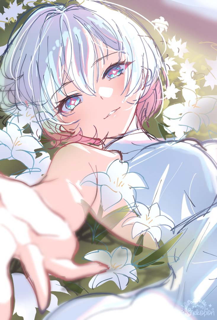 Nikki Lyn Nicosia\, image size:733x1079