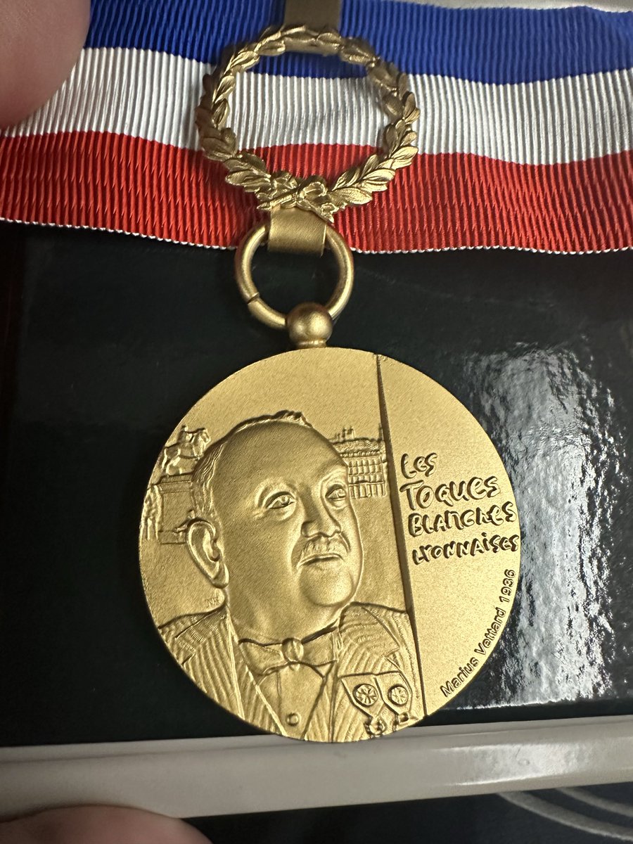 ggomez_chef's tweet photo. Félicitations à notre grand chef Guy Savoy, 1 er chef académicien qui a été fait Commandeur de l’Ordre Mondial « Marius Vettard » des Toques Blanches Lyonnaises
#noschefsontdutalent #ordremondialmariusvettard #guysavoy #christophemarguin #diplomatieculinaire https://t.co/8vFaHevUMb