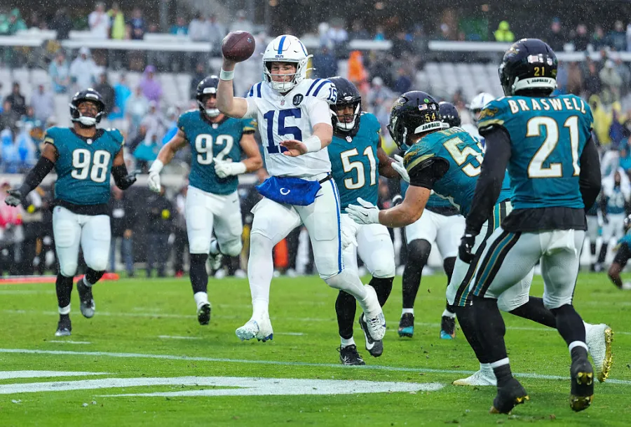 fabs_rivera's tweet photo. No quiero sonar ingrato con lo que nos dió Jones, pero también siendo realistas, sólo administró juegos que JT lució como MVP. Esa tarea la puede hacer Leonard y puede agregar algo de piernas por parte del QB. No todo está terminado pero sí es cuesta arriba. https://t.co/YUiPzoRCD6