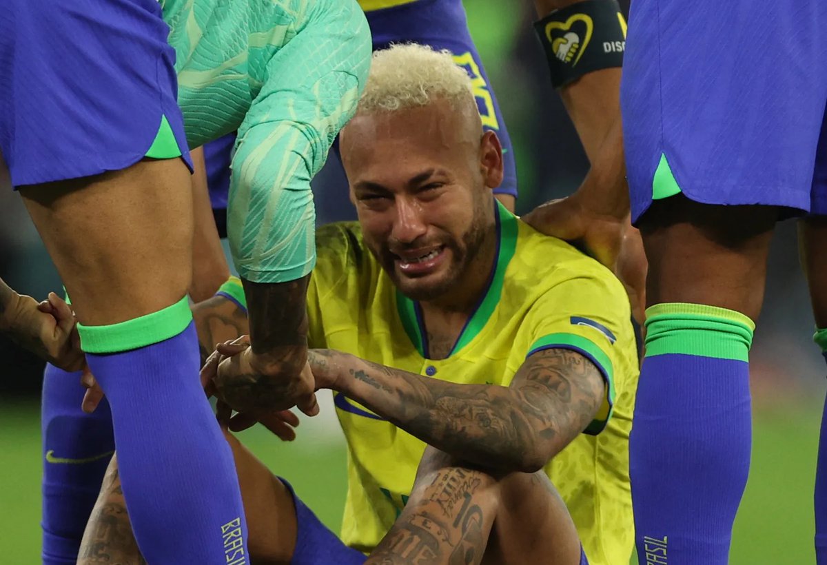 _BeFootball's tweet image. 𝗖̧𝗔 𝗬 𝗘𝗦𝗧 𝗟𝗘𝗦 𝗔𝗠𝗜𝗦, 𝗢𝗡 𝗦’𝗘𝗡 𝗔𝗣𝗣𝗥𝗢𝗖𝗛𝗘 : le (vrai) dernier Mondial de Lionel Messi 🇦🇷, Cristiano Ronaldo 🇵🇹, et Neymar 🇧🇷. 🌍😔

🇦🇷 MESSI : « 𝗟𝗔 𝗟𝗢𝗚𝗜𝗤𝗨𝗘 𝗘́𝗧𝗔𝗜𝗧 𝗤𝗨𝗘 𝗝𝗘 𝗡’𝗬 𝗔𝗥𝗥𝗜𝗩𝗘 𝗣𝗔𝗦 (À LA CDM 2026). 𝗠𝗔𝗜𝗦 𝗕𝗢𝗡, 𝗢𝗡 𝗬…