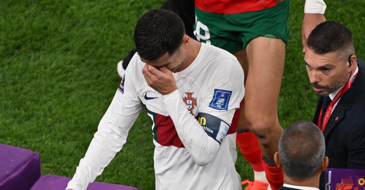 _BeFootball's tweet image. 𝗖̧𝗔 𝗬 𝗘𝗦𝗧 𝗟𝗘𝗦 𝗔𝗠𝗜𝗦, 𝗢𝗡 𝗦’𝗘𝗡 𝗔𝗣𝗣𝗥𝗢𝗖𝗛𝗘 : le (vrai) dernier Mondial de Lionel Messi 🇦🇷, Cristiano Ronaldo 🇵🇹, et Neymar 🇧🇷. 🌍😔

🇦🇷 MESSI : « 𝗟𝗔 𝗟𝗢𝗚𝗜𝗤𝗨𝗘 𝗘́𝗧𝗔𝗜𝗧 𝗤𝗨𝗘 𝗝𝗘 𝗡’𝗬 𝗔𝗥𝗥𝗜𝗩𝗘 𝗣𝗔𝗦 (À LA CDM 2026). 𝗠𝗔𝗜𝗦 𝗕𝗢𝗡, 𝗢𝗡 𝗬…