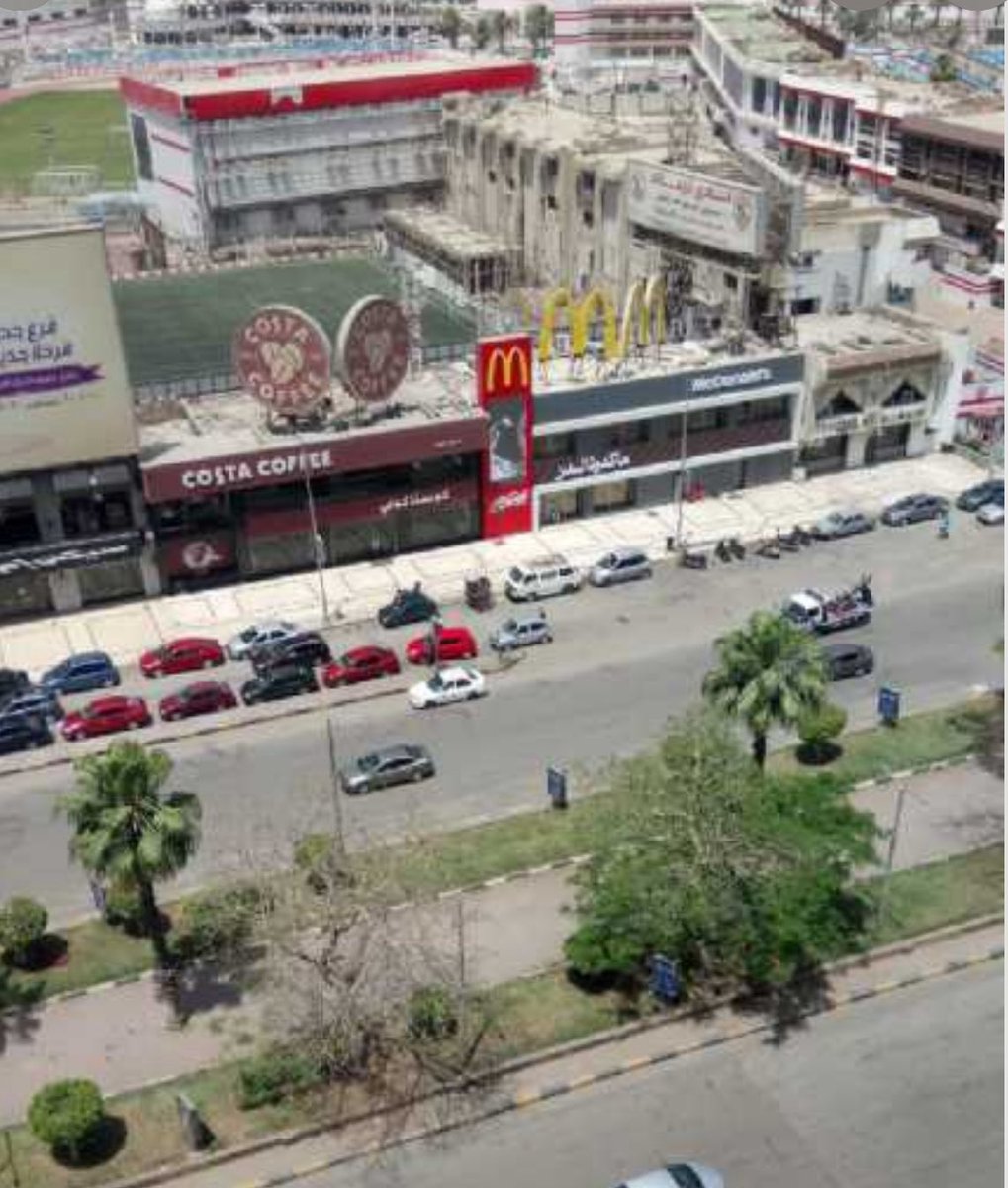 #نص_تويته

"محلات وبوتيكات نادي الزمالك" ‼️ 

🔳 يرجع تاريخها لنهاية السبعينات وبداية الثمانينات من القرن الماضي 

🔳 يمتلك نادي الزمالك ( 127 ) محل في أغلى بقعة في القاهرة 

▪️( 25 ) محل مغلقين من 2012 

▪️ ( 27 ) محل قضايا متداولة بين النادي والمؤجرين
 
▪️ ( 19 ) محل تم تأجيرها