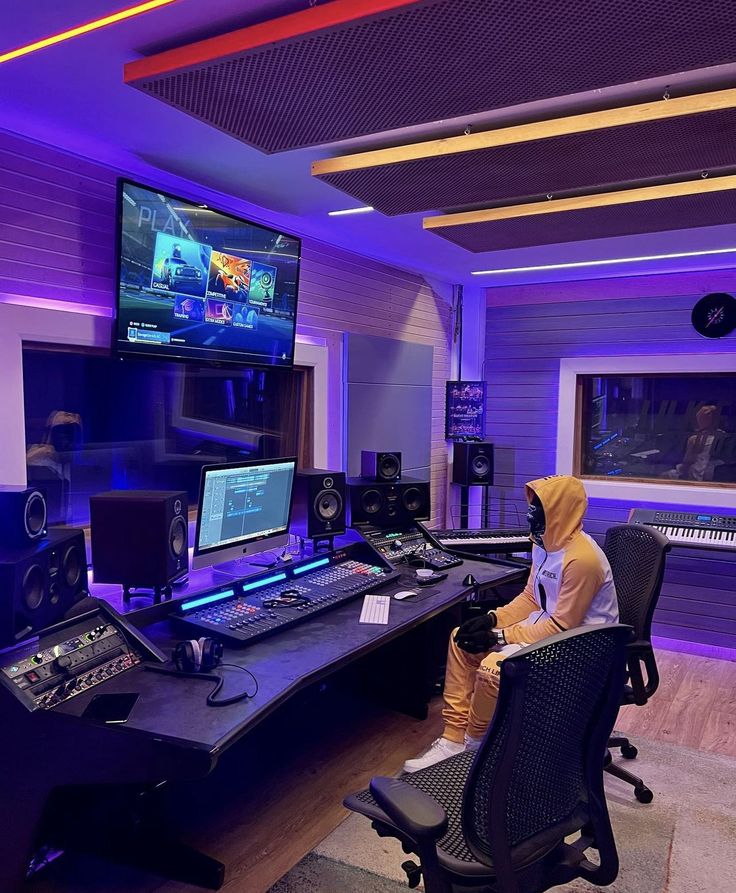 dntfwangelx's tweet image. Not surprised at all. He recently locked down a ₦700M land block in Epe, an 8-bedroom waterfront smart mansion in Ikoyi worth about ₦3.2B, upgraded his private studio with almost ₦500M, and even picked up a Richard Mille RM11-03 (~$450k). The McLaren just adds to the pile.