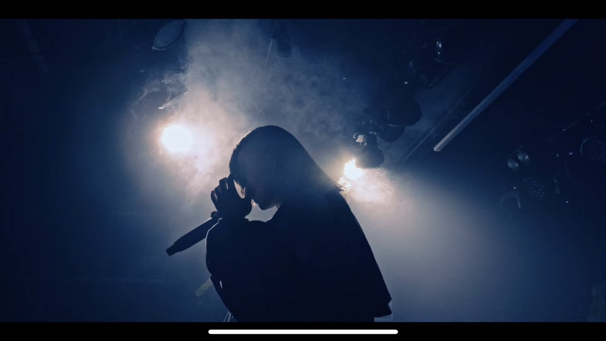 1枚目の歌詞はなぜか呪術廻戦の呪言のイメージがあってまとめたのと2枚目のカットはかっこよすぎ撮りながら上がってました