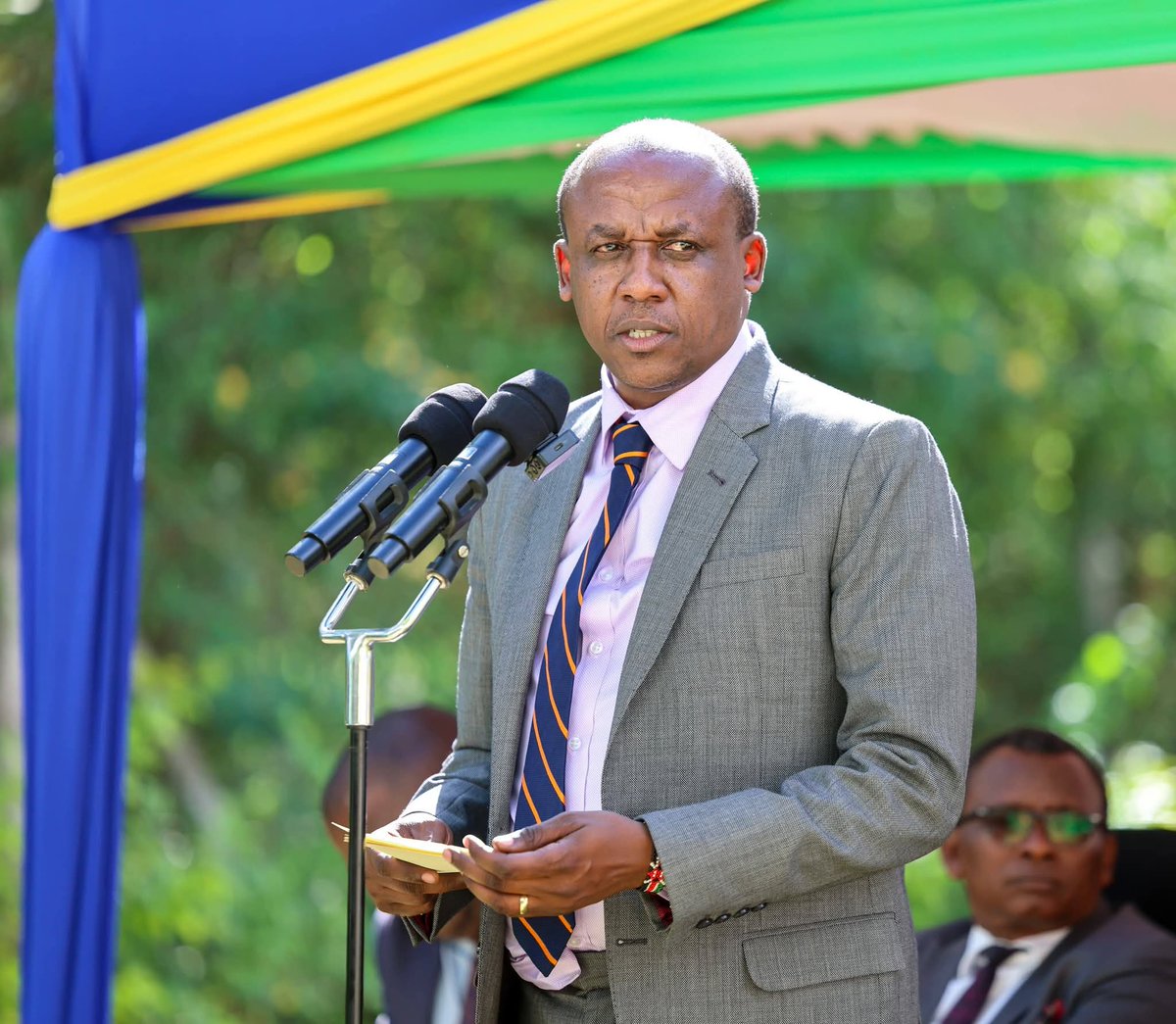H.E. <a href="/GvnMutula/">Mutula KilonzoJR CBS</a> has warned sand cartels, affirming a tough crackdown on illegal harvesting that threatens Makueni’s water security.

The Kilome ban stays as reviews continue.

He also announced plans for sand value addition and welcomed 44 new staff to the Sand Authority.