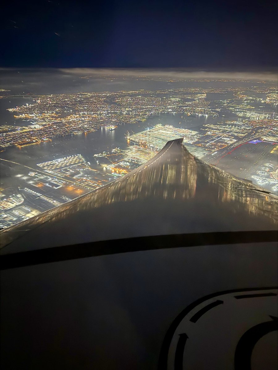 ok but look how big this wing is 🤯 

also hello UAE