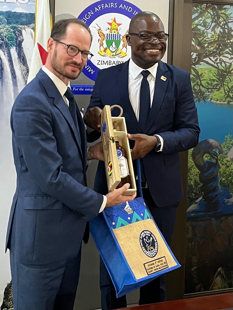 Today, the Ambassador of France to Zimbabwe was received by the Minister of Foreign Affairs, Hon. Prof. Dr. Amon Murwira.

The meeting highlighted the positive momentum currently shaping bilateral relations, particularly in the economic, cultural, educational, and scientific