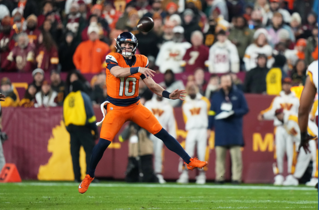 arlet25e's tweet photo. 51 sacks for Denver’s defense. Maxx Crosby about to feel very lonely today  . More >> https://t.co/zii7Rb8BgS

#Broncos #RaiderHater https://t.co/8gs34XUpUJ