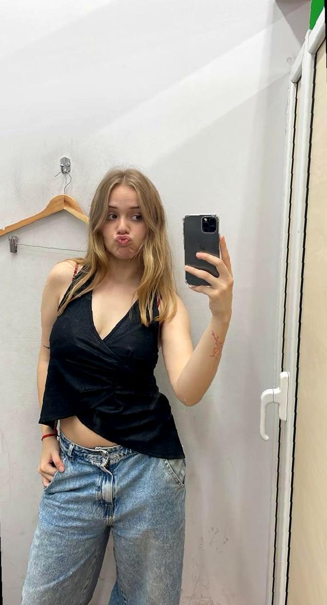 TacticOp_x's tweet image. need a one-week vacay from my thoughts, departure: asap, destination: beach