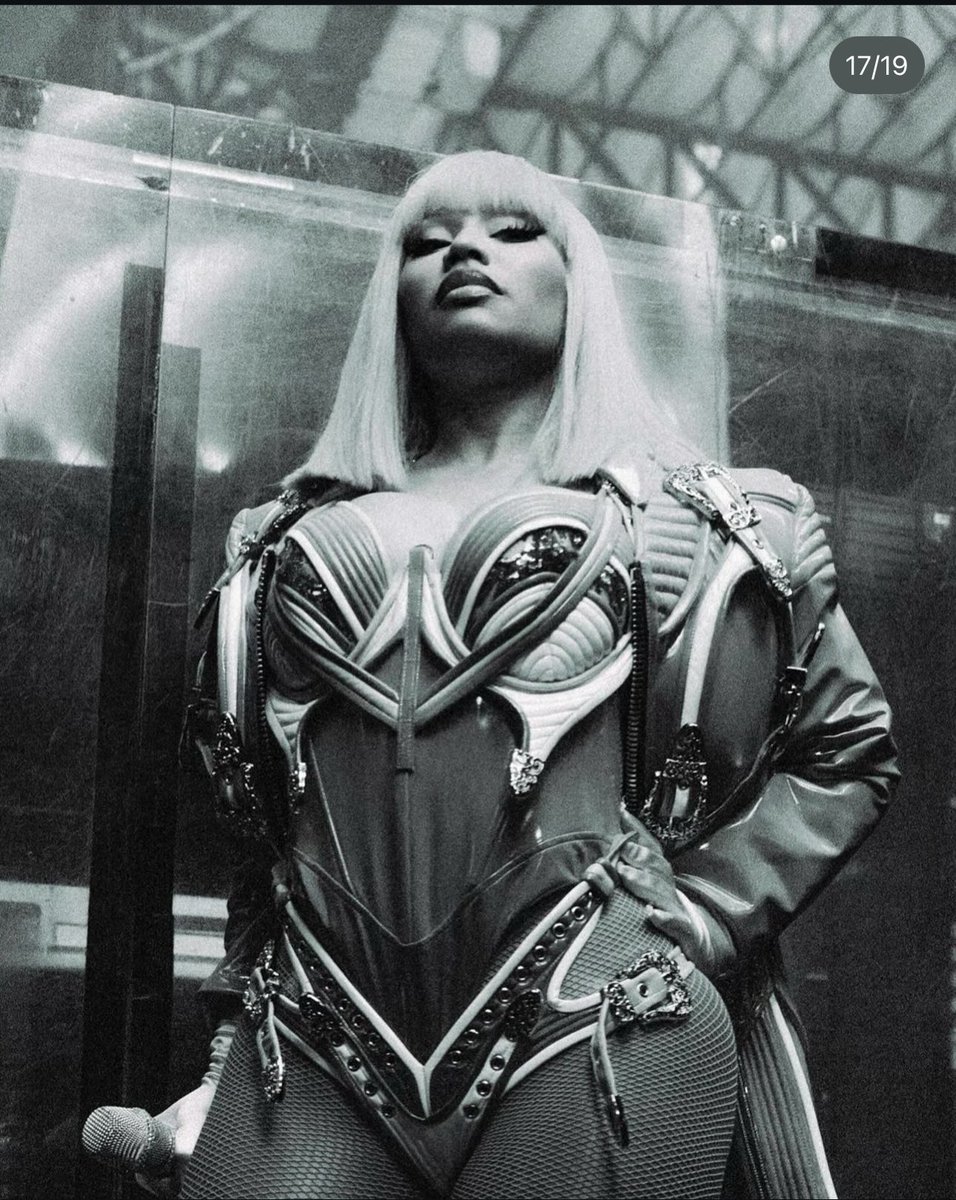 TheeMaleNicki's tweet photo. Happy Birthday @NICKIMINAJ  i love you 🫶🏽🦄 Barb since 2009 ❤️ https://t.co/hLQNAmCt5T