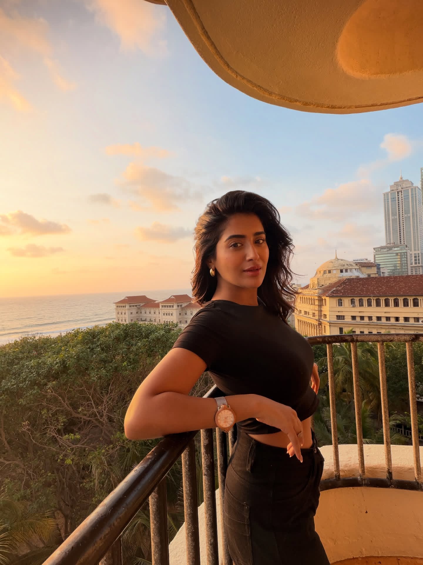 G7qKDLxa0AA8k_F?format=jpg&name=large