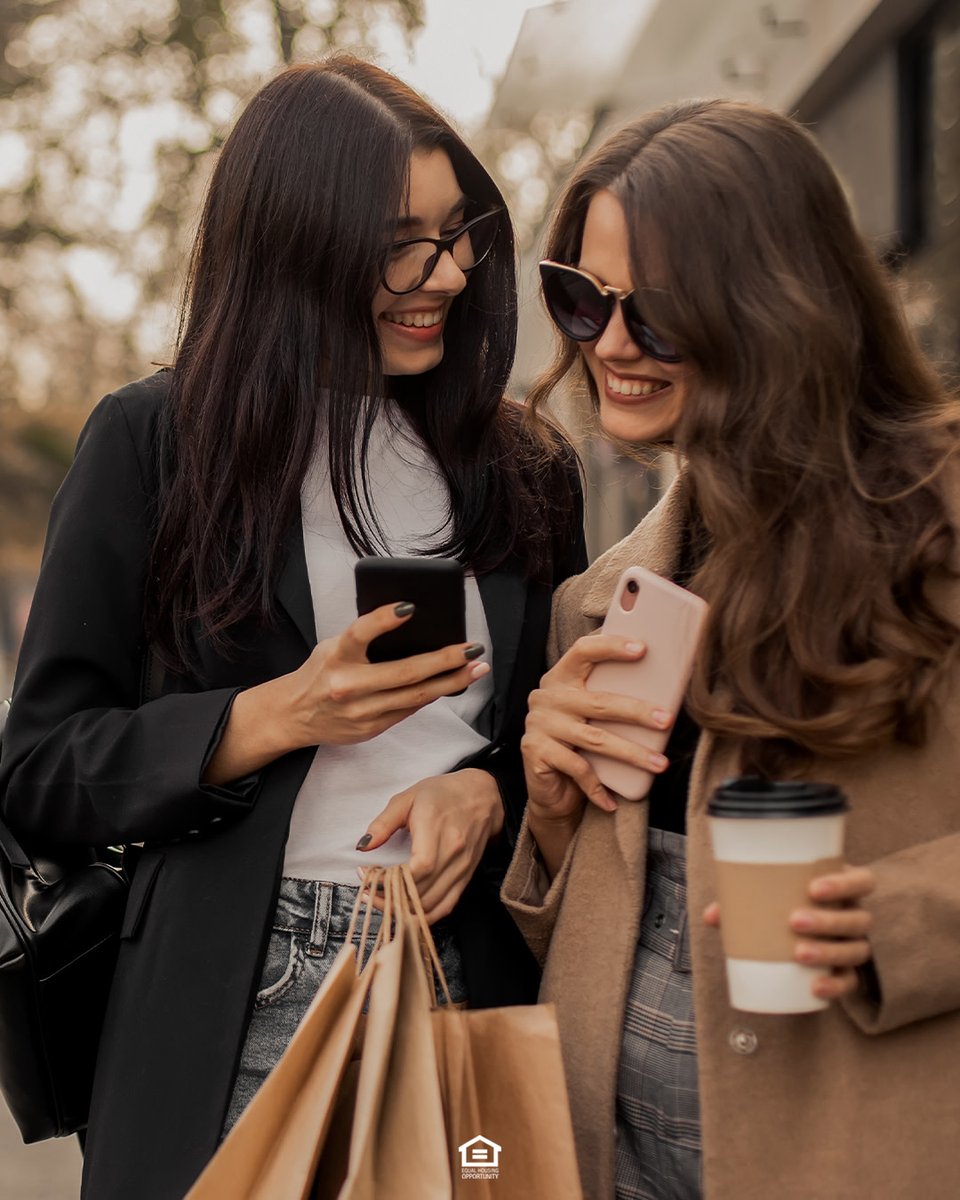 SummerKeyofAL's tweet image. Let the holiday shopping frenzy begin! 🛍✨ Grabbing those gifts and checking the list twice. What's the one thing you absolutely can't wait to give—or receive—this year?