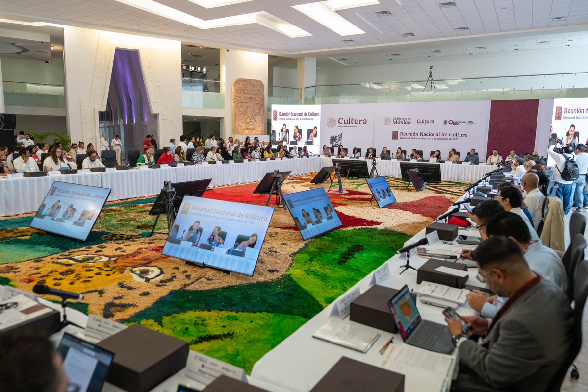 Arrancamos la Reunión Nacional de Cultura 2025 en Chetumal, Quintana Roo.
Un espacio de diálogo y colaboración con las y los titulares de cultura de todo el país para fortalecer el ejercicio de los derechos culturales y construir, desde los territorios, una política cultural de