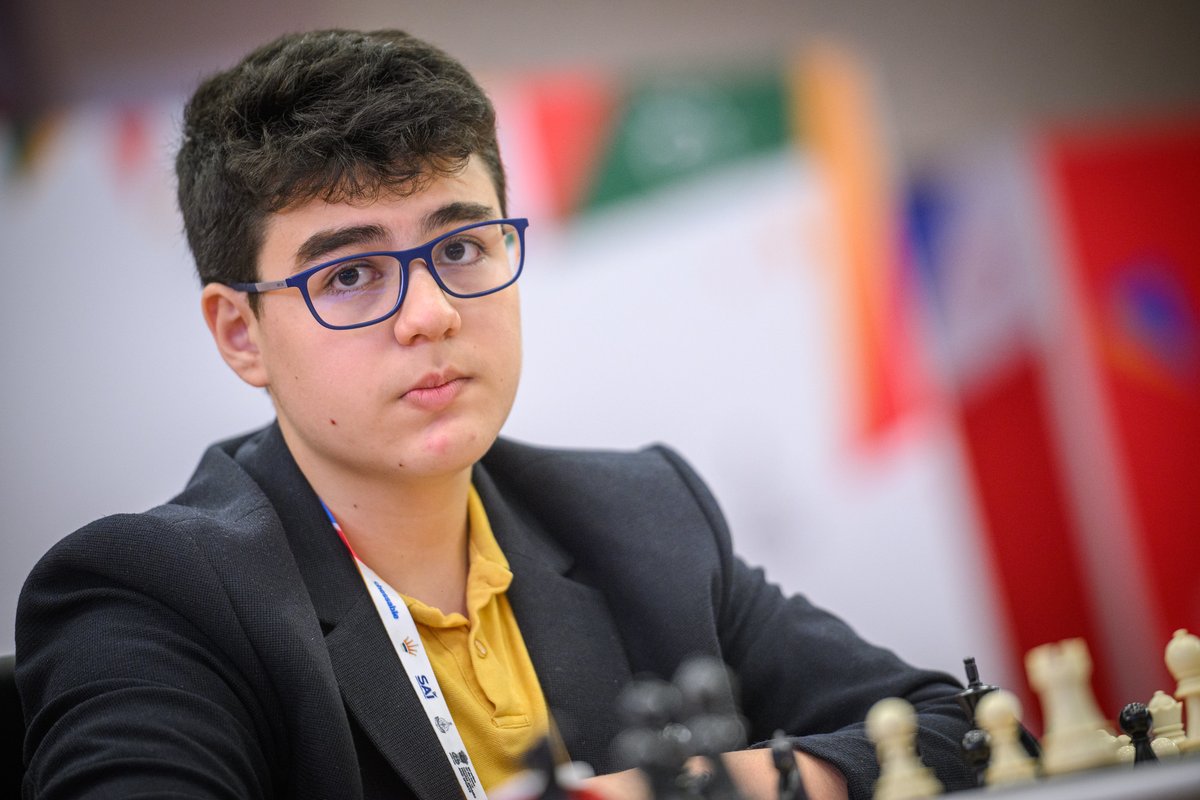 14 yaşındaki yıldızımız GM Yağız Kaan Erdoğmuş, "Nesillerin Çatışması" maçında dünya 15 numarası Maxime Vachier-Lagrave'ı 3.5 - 2.5 mağlup etti! 🇹🇷

Bu zaferle canlı ratingini 2669'a yükselten Yağız, dünya sıralamasında 47. sıraya yerleşti. 📈