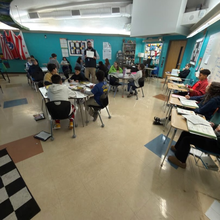 AthensCitySch's tweet photo. Engaged minds and active learning in Mr. Crabtree’s 6th grade math class this morning! 🔢💡#ExcellenceIsACM https://t.co/Zl3RXly59a
