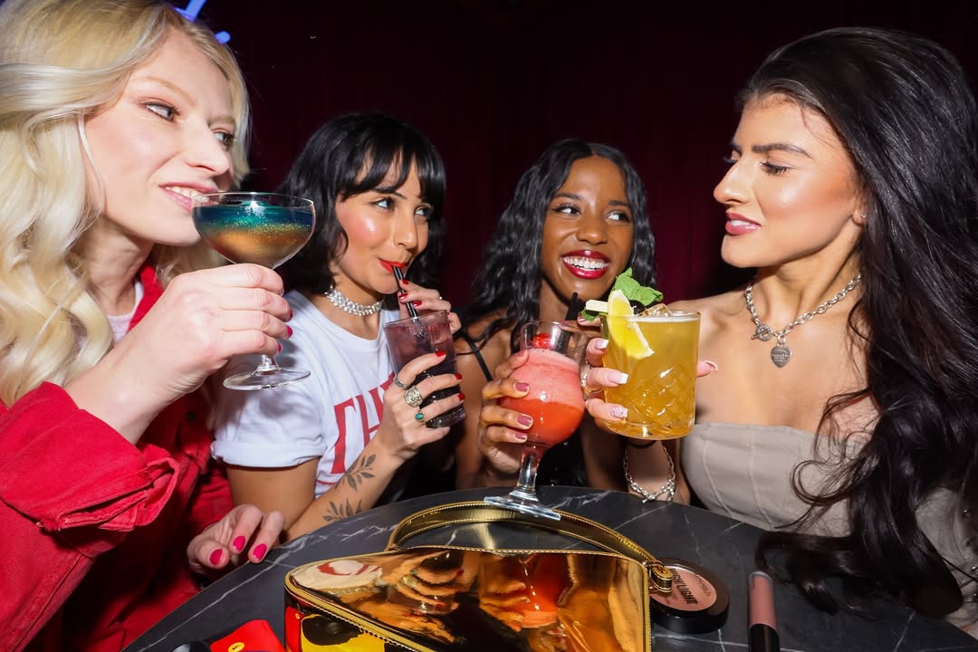 DestinationMK's tweet image. 😋🎄 COMPETITION 🎄😋
'Tis the season to FEAST...this week you could win a £50 voucher to spend at a selection of restaurants at @thehubmk 🍕🍹🍜🍗🍷

To ENTER just RT, competition closes 8pm 14.12.26, running on our other socials - head to Instagram &amp;amp; X for additional entries!