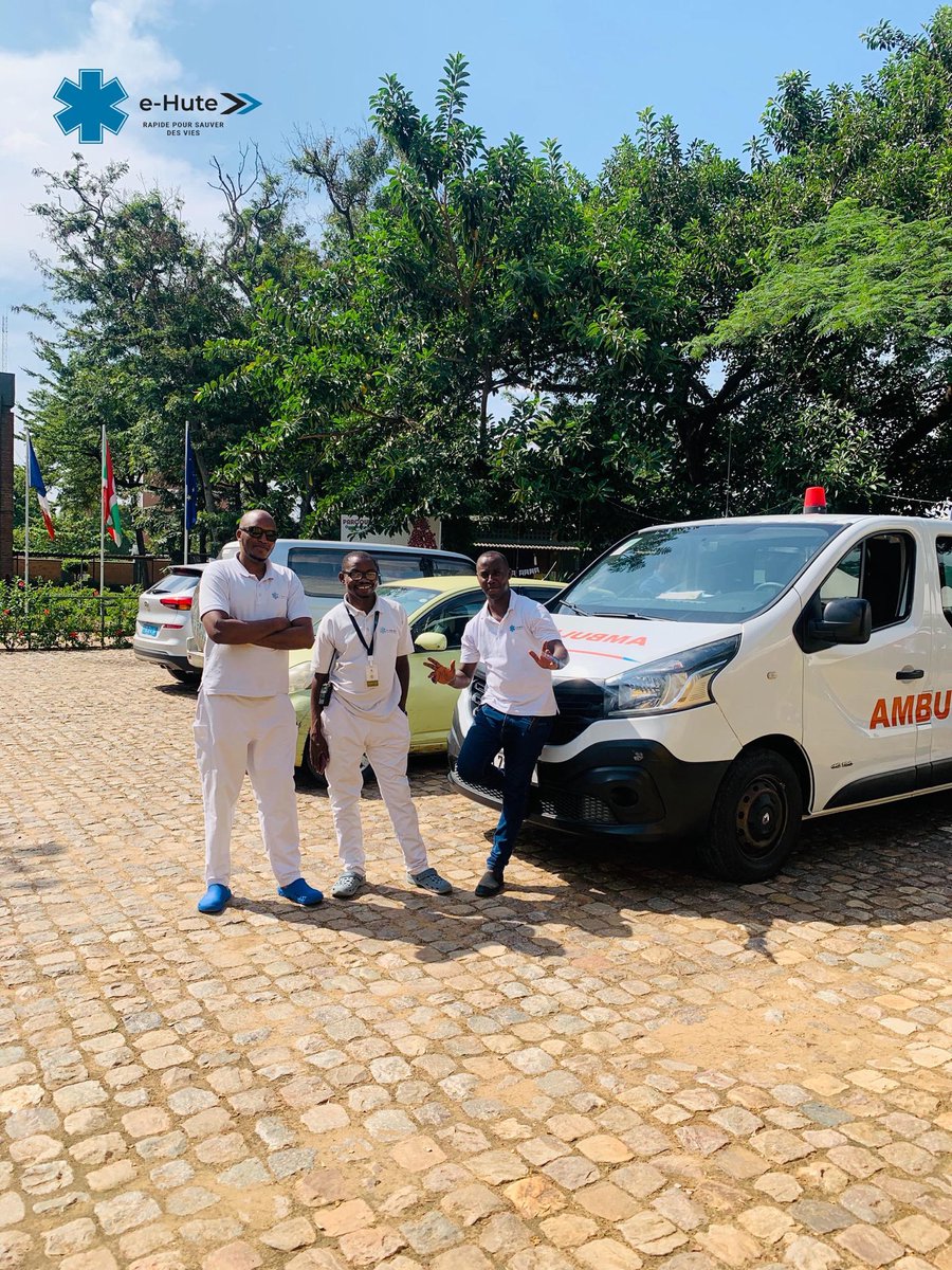 dispatchBurundi's tweet photo. Une présence rassurante au Marché de Noël 🎄🚑

L’ambulance #e_Hute était présente au Marché de Noël de l’École Française de Bujumbura (#EFB).

Entre stands artisanaux, animations et partages festifs, nous assurions une couverture médicale continue et discrète.

#Abatwip https://t.co/vza7O2Uoih