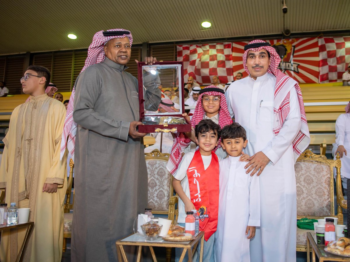 📸رئيس النادي يكرم الكابتن سعيد العويران 

#الوحدة_الرجاء