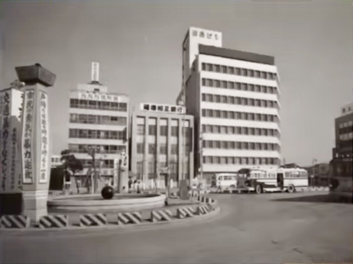 lateriser01's tweet image. 昭和の布施駅周辺！