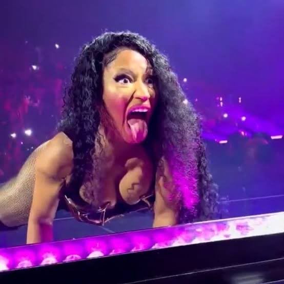 monabyyy's tweet image. she really said. queen tingz only