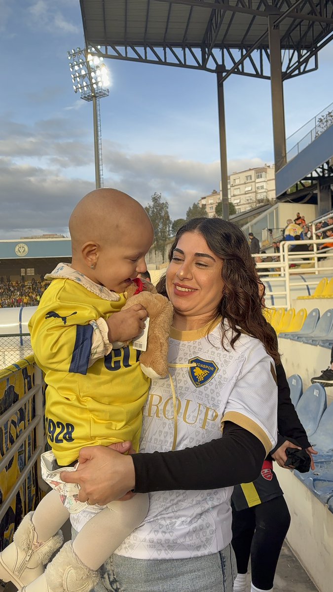 #AfraSenBizimHerşeyimizsin 
Afra’ya umut ol.