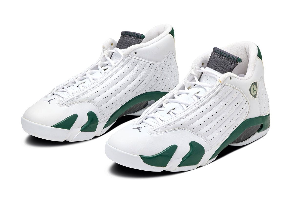 SneakerNews's tweet image. Air Jordan 14 "Forest Green" returning Holiday 2026 👏 🌲

(2005 release pictured)

More info &amp;gt;&amp;gt; buff.ly/RZoKxKu