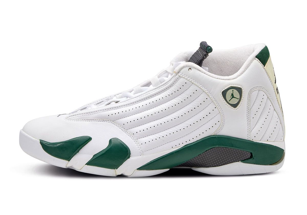 SneakerNews's tweet image. Air Jordan 14 "Forest Green" returning Holiday 2026 👏 🌲

(2005 release pictured)

More info &amp;gt;&amp;gt; buff.ly/RZoKxKu