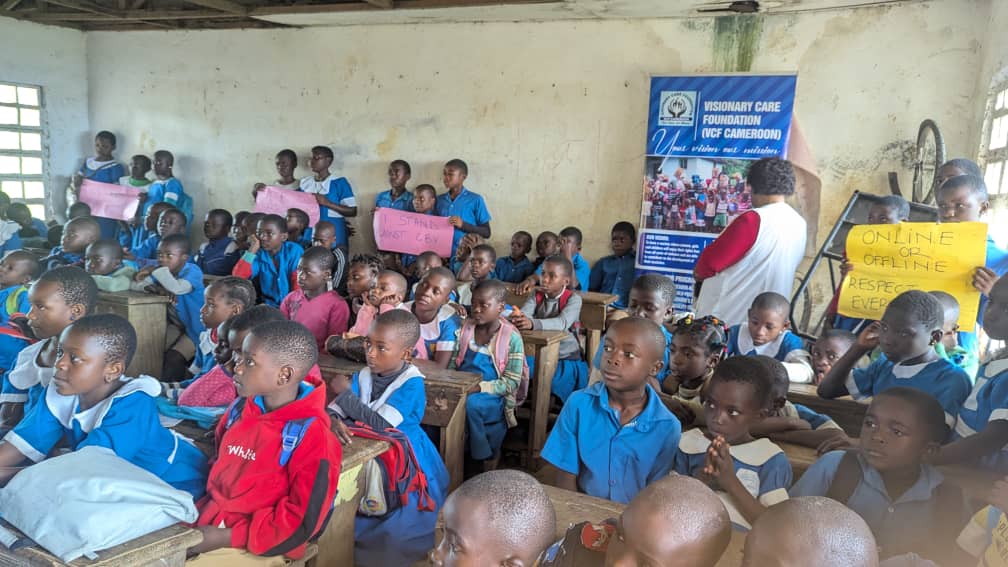vcfoundation6's tweet photo. VCFC taught pupils in Bangem how to spot and report sexual abuse-reminding them that most abusers are trusted adults, not strangers. By building awareness early, we empower children to protect themselves, speak up, and stay safe. Every child deserves protection.
#16DaysOfActivism https://t.co/pCce5aRcgd