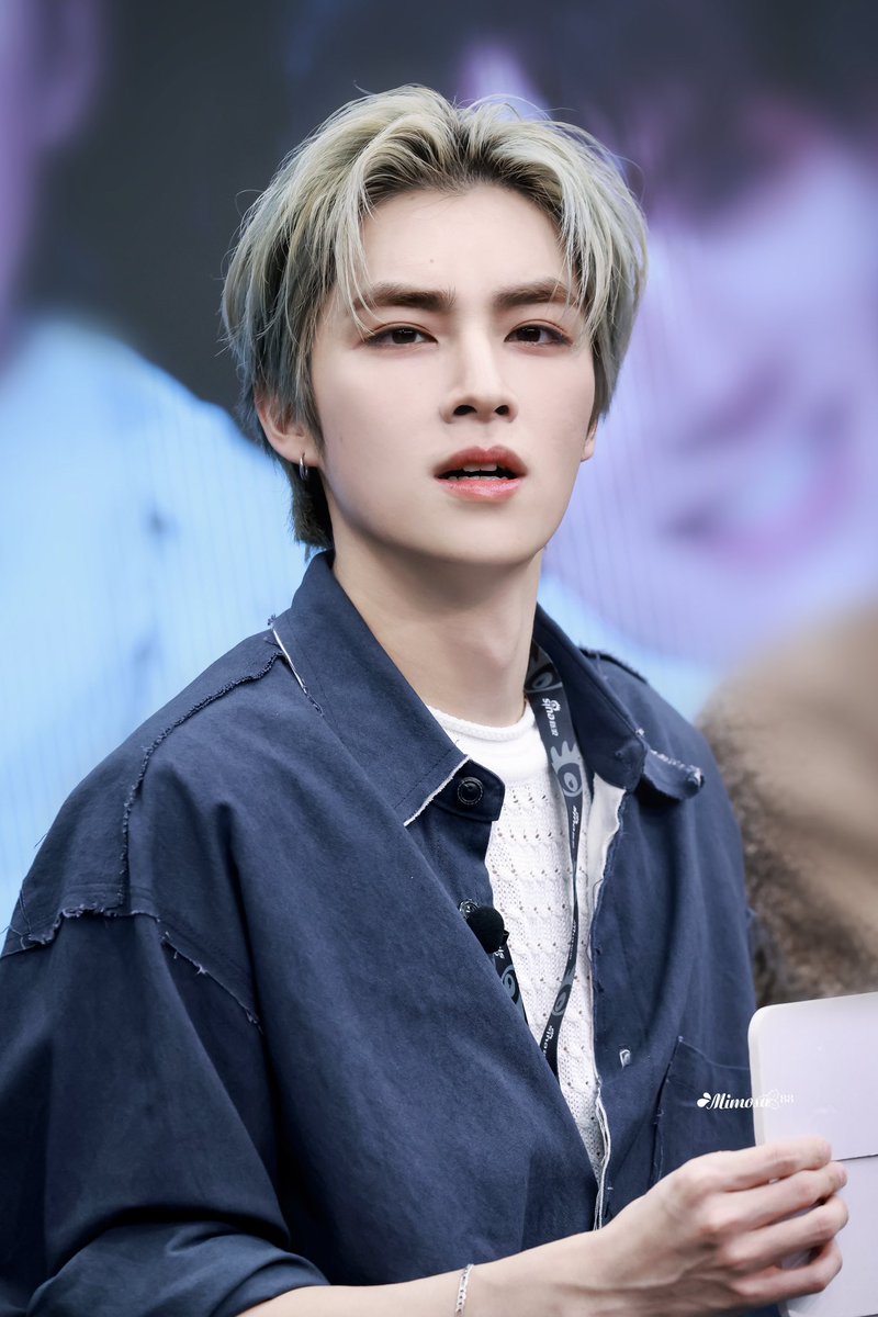 MiMoSA_0808's tweet photo. 251208｜白色定格 Eternal White Live

𓂃𓂂𓈒❄️.･

for@威神V_肖俊 

#肖俊 #XIAOJUN #샤오쥔 
 #シャオジュン #เซียวจวิ้น 
#NCT   #WayV #威神V #WayV_EternalWhite #白色定格 https://t.co/GvfMEdi7ym