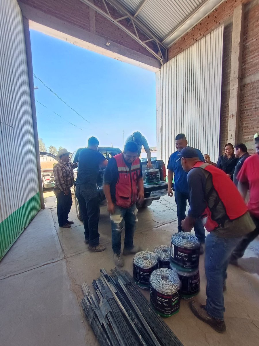 At Southern Silver, we are dedicated to fostering strong and positive relationships with local communities surrounding our CLM project. Every year, we actively support the ejidos by providing essential materials for local school and farmers.

#CerroLasMinitas #Durango #SSV