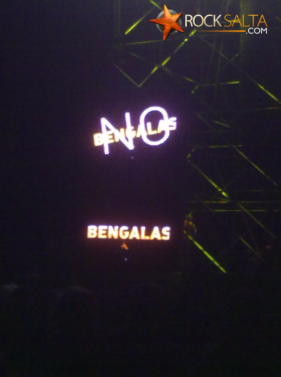 <a href="/Juli3CGallagh3r/">Queen of Yabrancity</a> Junin 2011. Antes del recital del Indio las pantallas pedían "no bengalas". Fue después de la muerte de un chico en un recital de La Renga. El que dice que "siempre se usaron" y que "al aire libre no pasa nada" no tiene memoria o no quiere entender. Cualquier pirotecnia está mal.