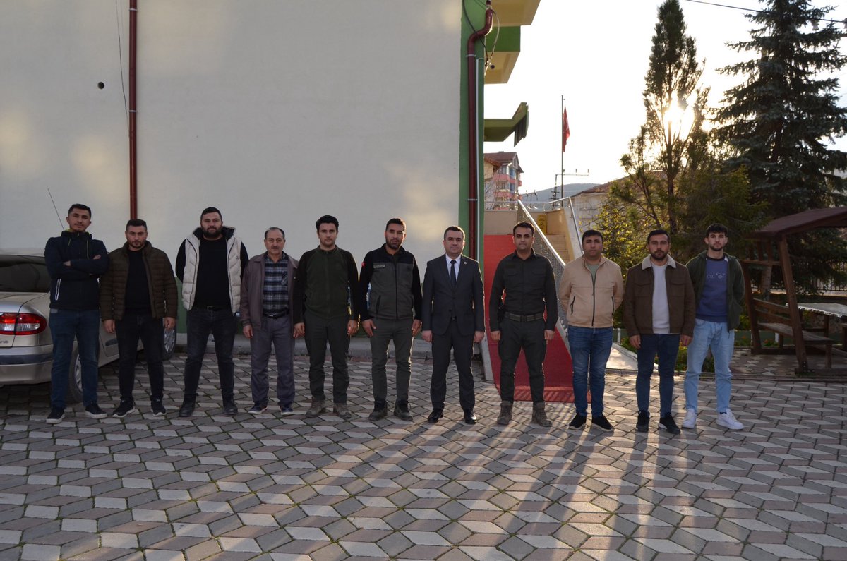 İlçe Kaymakamımız Sayın Can KURT Çekerek Orman İşletme Şefliği ziyarette bulundu.

Kaymakamımız Sayın Can KURT Çekerek Orman İşletme Şefliği çalışmalarında kolaylıklar diledi.