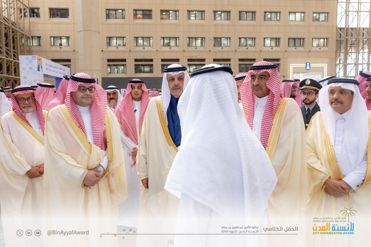 BinAyyafAward's tweet image. بعد ليلة من الاحتفاء والإبداع، شهدت #جائزة_عبدالعزيز_بن_عياف_لأنسنة_المدن افتتاح المعرض المصاحب برعاية وحضور سمو الأمير د. عبدالعزيز بن محمد بن عيّاف، حيث عُرضت المشاريع الفائزة والمبادرات البحثية، إلى جانب أعمال الإستديو العمراني التي قدّمت رؤى مستقبلية للمدن السعودية.