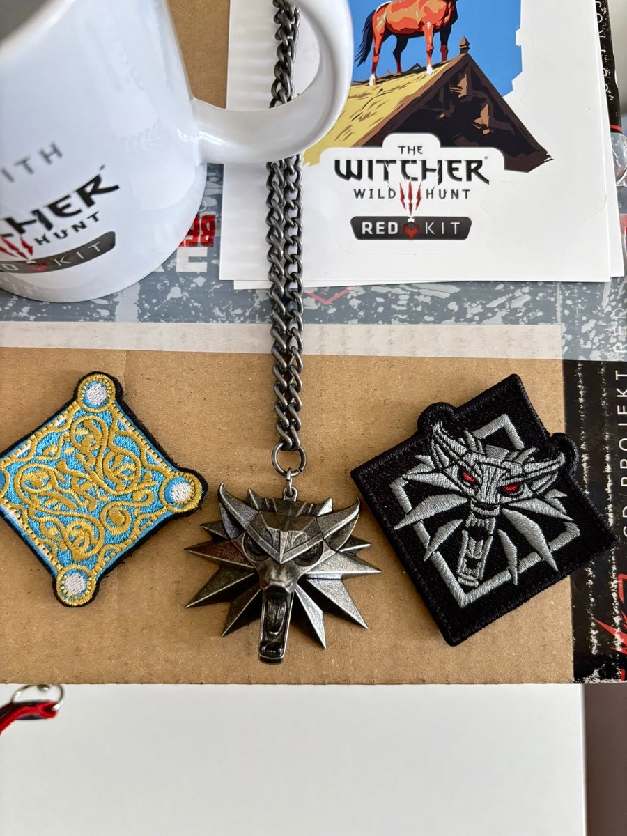 merigoldmaribor's tweet image. Bu muhteşem hediyeler için çok teşekkür ederimm @CDPROJEKTRED 😭💚