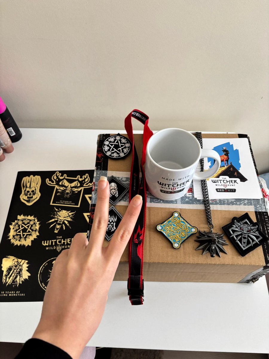 merigoldmaribor's tweet image. Bu muhteşem hediyeler için çok teşekkür ederimm @CDPROJEKTRED 😭💚