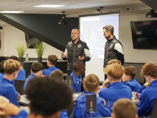 Academy Coaching Vacancy 🔵

Join the Academy team and help inspire the next generation! ⬇️⬇️⬇️

irecruit.efl.com/vacancies/2447…

#UTG