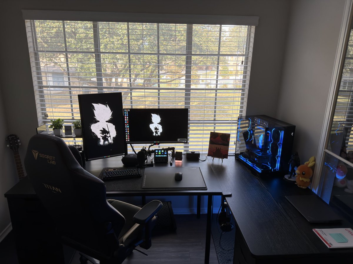 xExcal's tweet image. first setup vs current setup 🫡