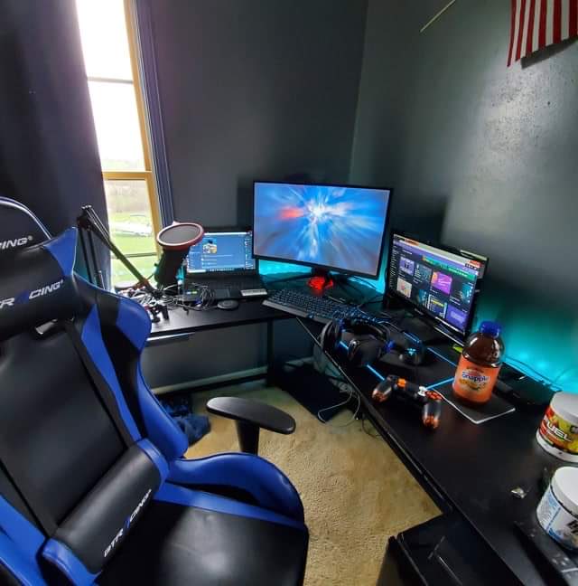 xExcal's tweet image. first setup vs current setup 🫡