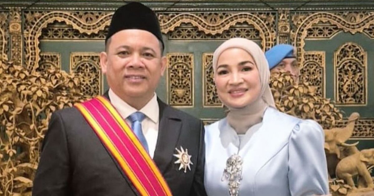 Penerima Bintang MahaPutera.
Donatur no.1 pilpres 2019 dan 2025.
Jgn di colak colek 😭