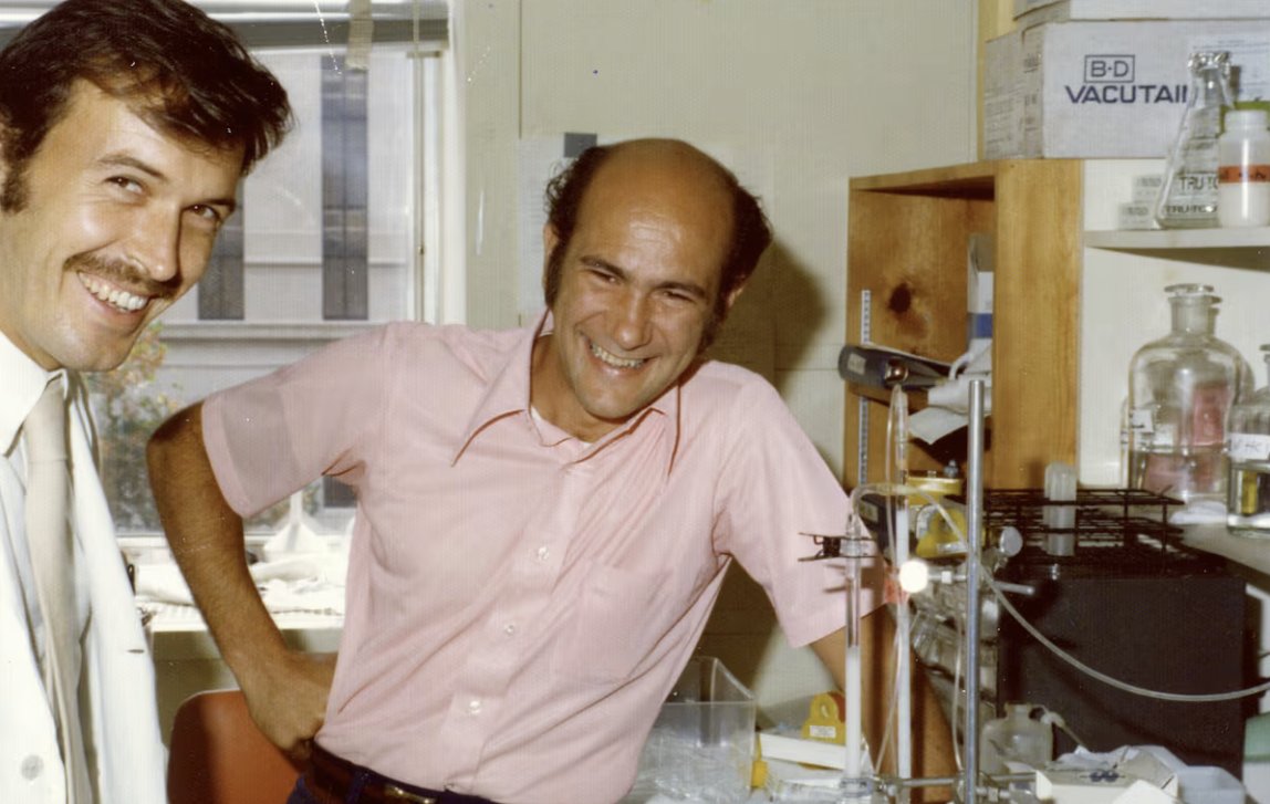 Por qué este español te va a hacer sentir orgulloso (o avergonzado por no tener ni idea de quién es) 

Un español cambió la medicina moderna
Nadie en España sabe quién demonios es
Esto no es un post. Es una deuda pendiente

#LaTraumatologaGeek

open.substack.com/pub/traumatoge…