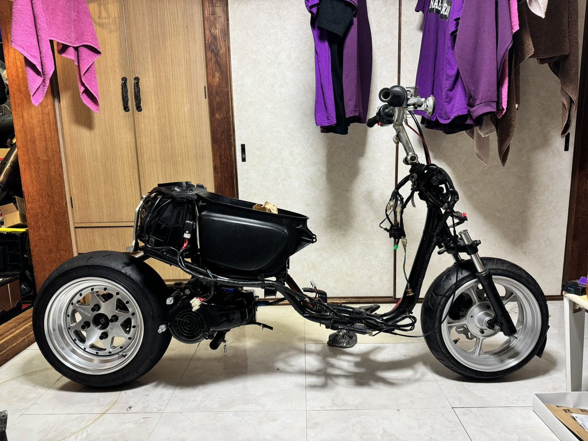 フロントホイールもできました〜 中華ファルコン風をブラッシュドで