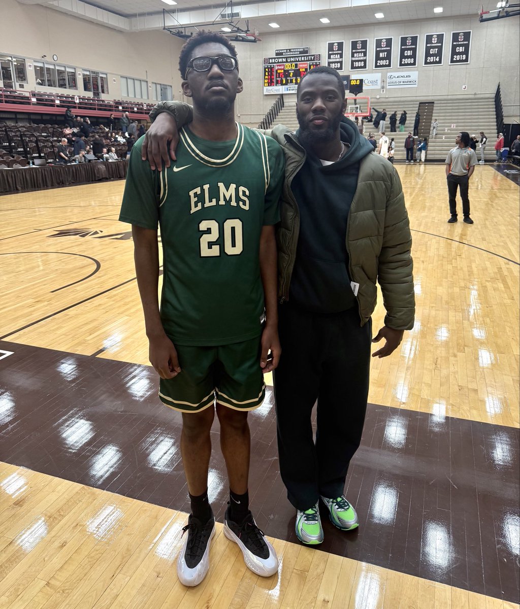 MomBoogs's tweet image. @NewHavenHeatFam Coach Lawrence Boogie traveled to see one of our alumni, Rayquan Anderson who plays for Elms College (MA). We are so proud of our alumni playing at the next level. #scholarathlete #heatfamilyup #myboysarebetterthanyours 📚🏀🔥🖤❤️