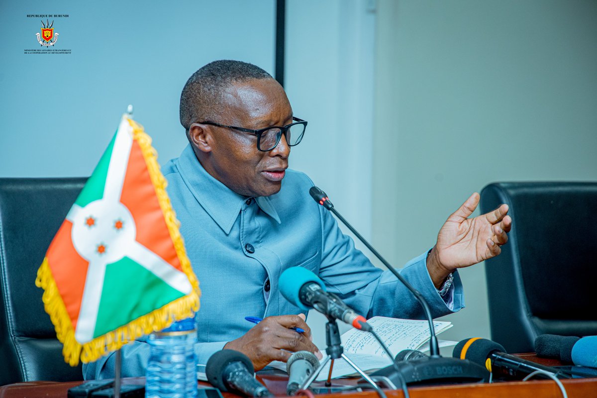 Son Excellence Ambassadeur Edouard BIZIMANA a réaffirmé que le Burundi demeure profondément attaché à la promotion de la paix et de la sécurité dans la région. Il a souligné que le Burundi ne se considère pas comme partie prenante aux conflits en cours, mais plutôt comme un
