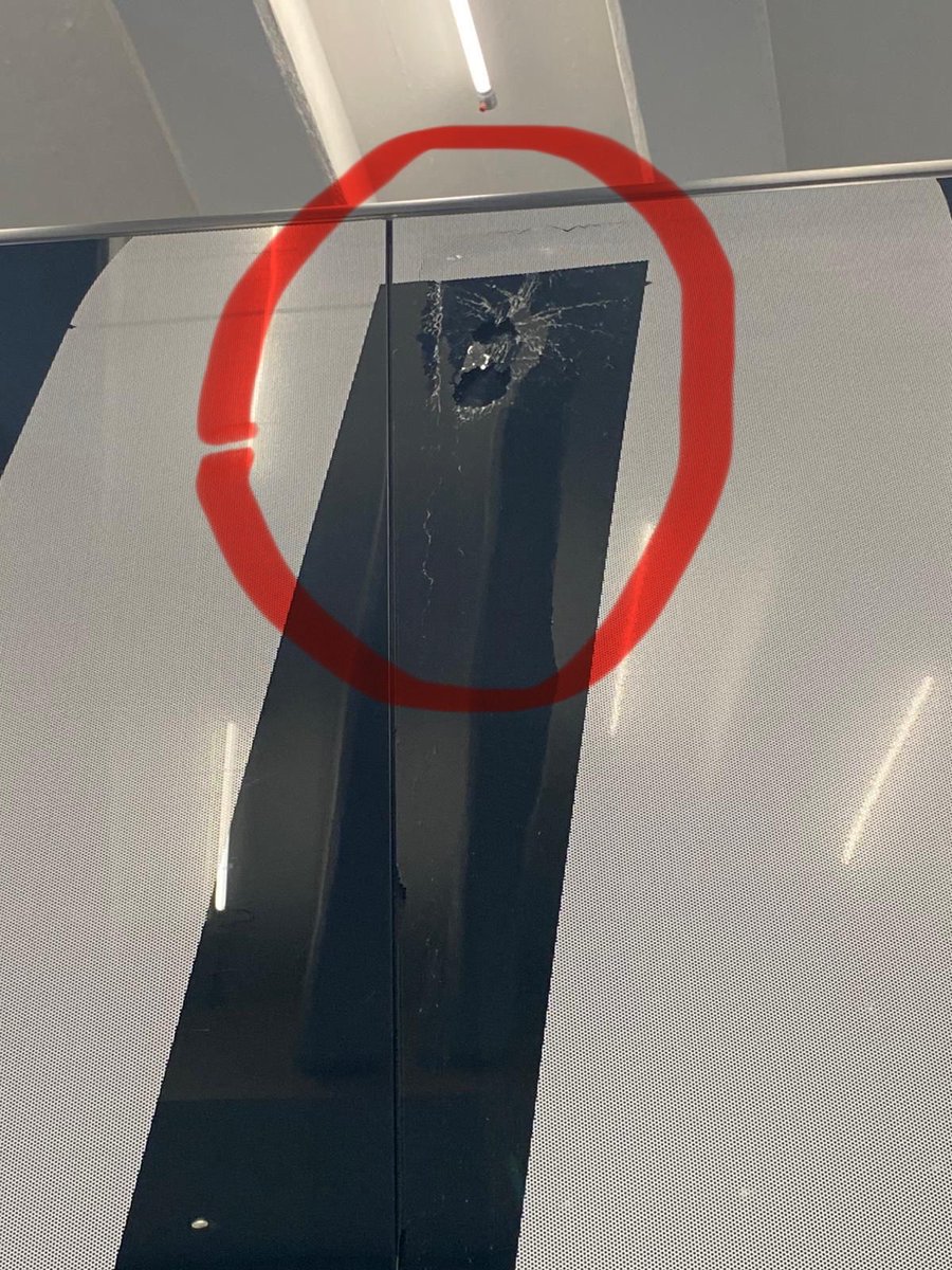 I danni al pullman della #Juve: chi nega dovrebbe cambiare mestiere (se fa il cronista) #NapoliJuve