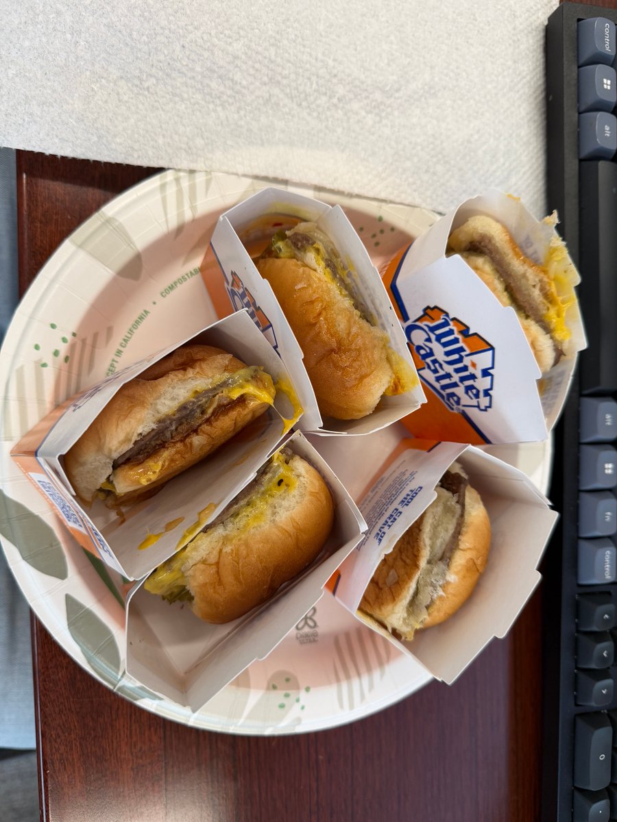 CliffordAsness's tweet image. Keto lunch.