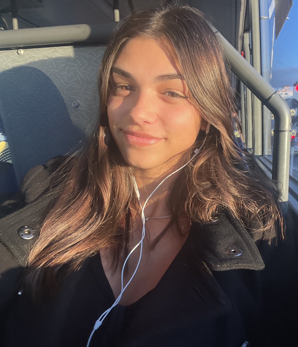 louisarr5's tweet image. Se réveiller avec une griffure a la joue a croire que jme suis battue avec un incube dans mon sommeil