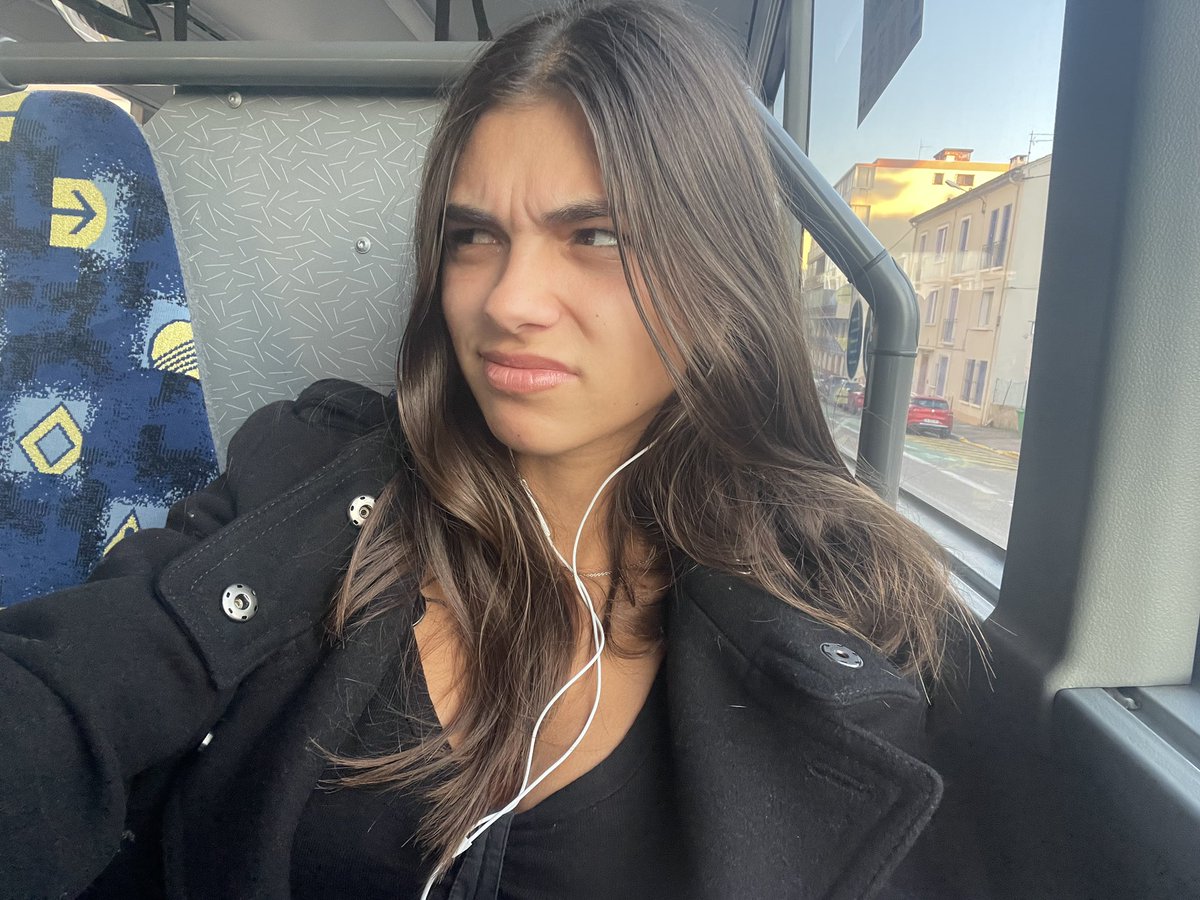 louisarr5's tweet image. Se réveiller avec une griffure a la joue a croire que jme suis battue avec un incube dans mon sommeil